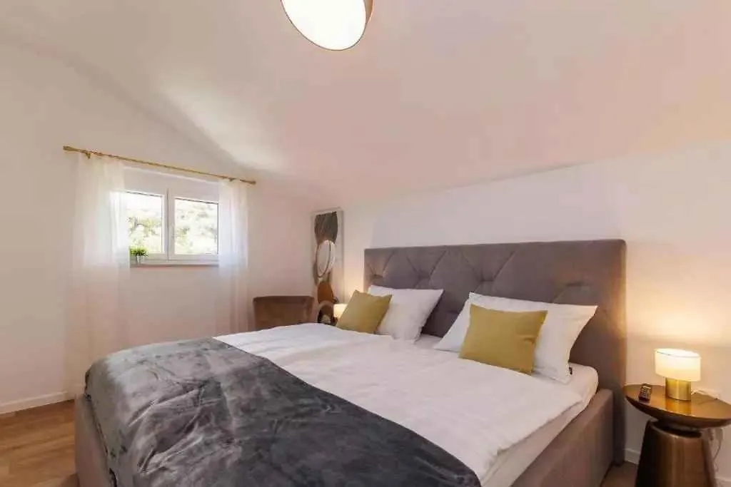 Apartment In Selce 51720 קרואטיה
