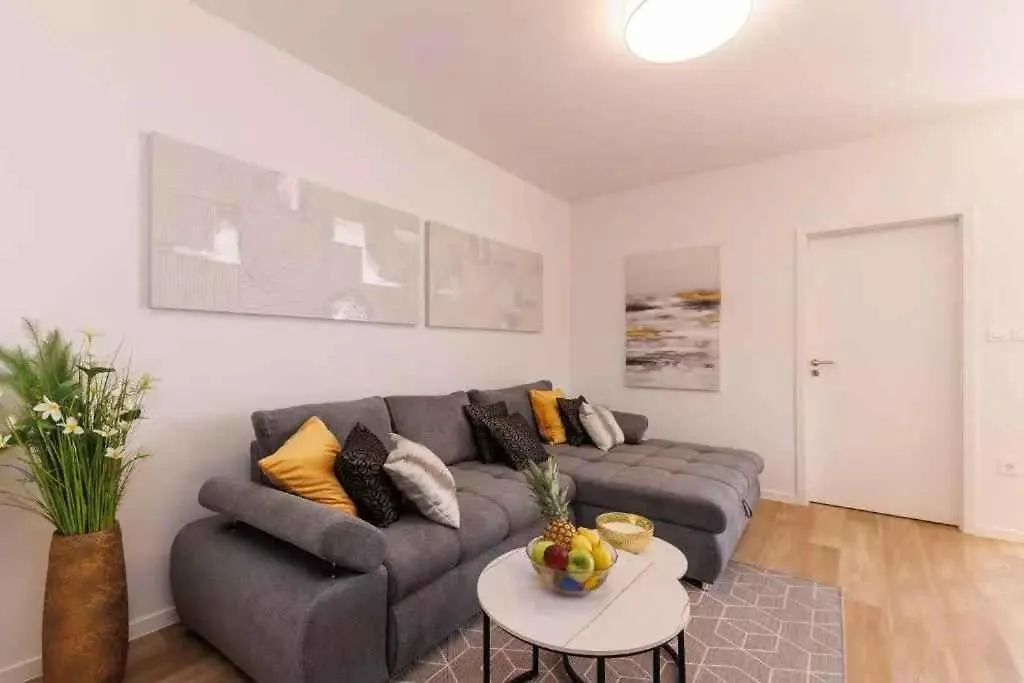 Apartment In Selce 51720