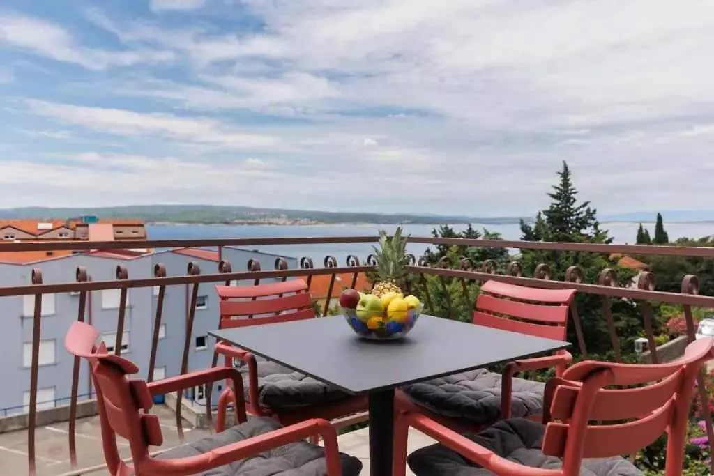 Apartment In Selce 51720